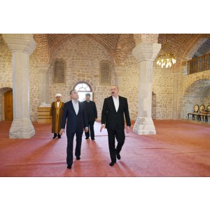 Azərbaycan Prezidenti və Türkmənistan Xalq Məsləhətinin sədri Şuşada Yuxarı Gövhər Ağa məscidini ziyarət ediblər - FOTO