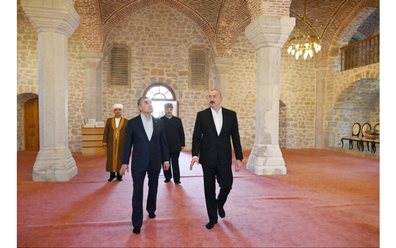 Azərbaycan Prezidenti və Türkmənistan Xalq Məsləhətinin sədri Şuşada Yuxarı Gövhər Ağa məscidini ziyarət ediblər - FOTO